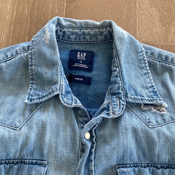 Vintage distressed Gap denim shirt medium - Picture 2 of 4